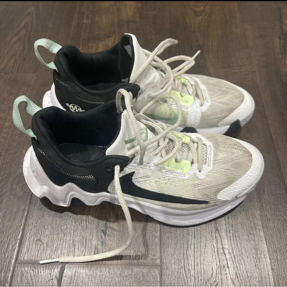 Nike Giannis Immortality 2 White Basketball Shoes DM0825-101 Mens Size 6